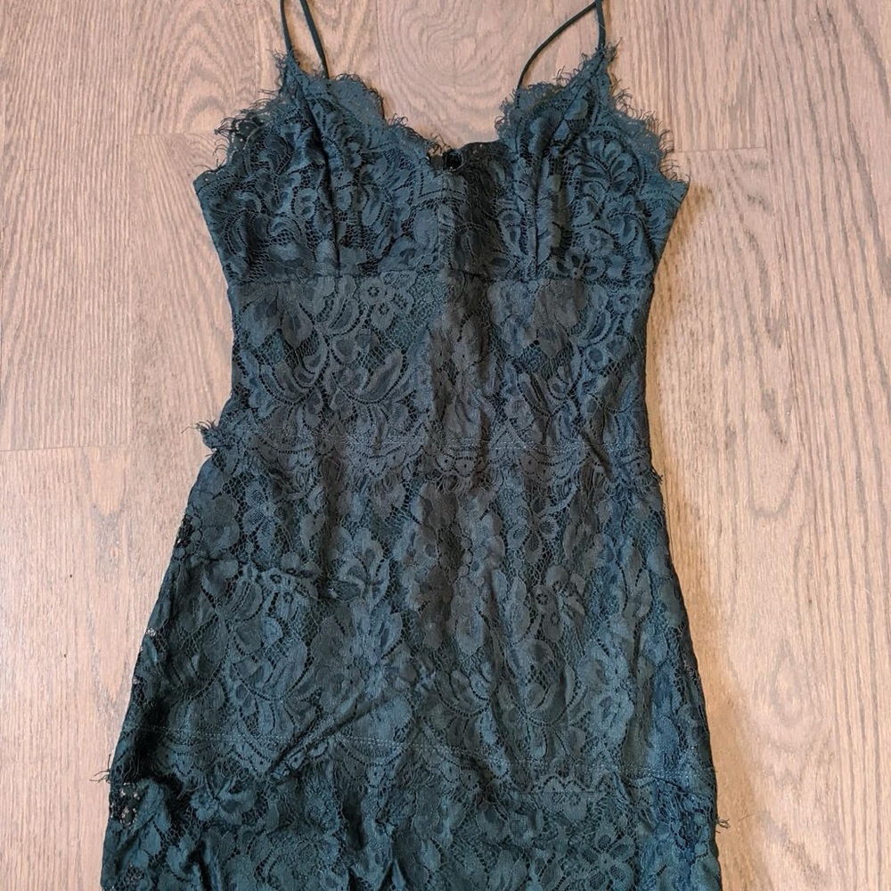 Petite Topshop deep emerald green lace body con mini dress. Size 0